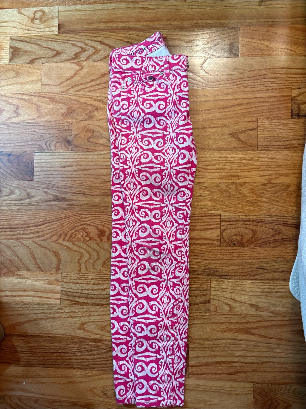 Vineyard Vines Pink and White Scroll-Print Skinny Jeans